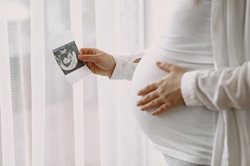 کودکان می توانند ناقل کرونا برای زنان باردار باشند