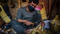 ساخت ساز رباب، معروف ترین آلات موسیقی افغانستان + تصاویر