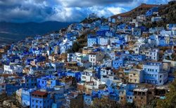 شهر و روستاهایی که به واسطه تک رنگ بودن نمای ساختمان هایشان مشهور شده اند