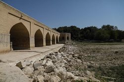 فرونشست و بیم فروریختن اماکن تاریخی اصفهان