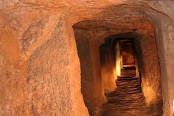 کشف یک شهر زیرزمینی زیر پنج خانه در بافت تاریخی ابرکوه