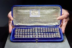 جواهرات ملکه اعدام شده فرانسه در یک حراجی به فروش گذاشته خواهند شد