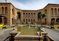 زیبایی معماری و هنر ایرانی اسلامی را در خانه های قدیمی خرم آباد ببینید