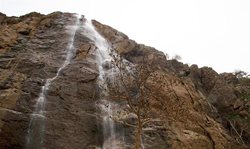 آبشار پیرغار یکی از زیباترین مکانهای طبیعی استان چهارمحال و بختیاری است