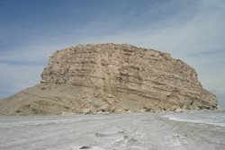قلعه کاظم خان یک شبه جزیره اورارتویی در ساحل دریاچه ارومیه است