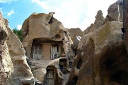 کندوان یکی از شگفت انگیزترین روستاهای صخره ای جهان است