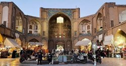 بازار قیصریه یکی از آثار باستانی ساخته شده در میدان نقش جهان است