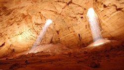 مجلس الجن از عجیب ترین و زیباترین غارهای جهان است