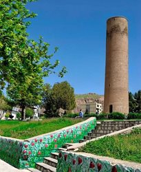 مناره آجری یکی از مشهورترین جاذبه های گردشگری خرم آباد است