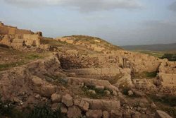تپه باستانی آناهیتا یکی از جاهای دیدنی سرعین به شمار می رود