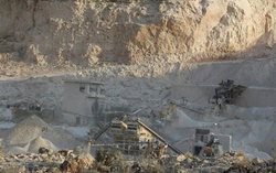 معدن شن و ماسه در همسایگی نقوش برجسته ساسانی محوطه باستانی برم دلک تعطیل شود