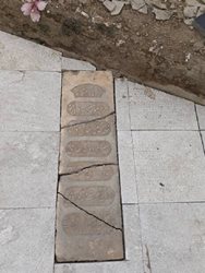 برخی از سنگ قبرهای تاریخی گورستان امامزاده عبدالله ری تخریب شده اند