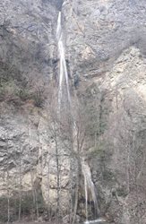 بررسی بلندترین آبشار کشور از سوی محققان دانشگاهی با پهپادها