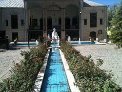 فرهنگسرای بهشت یکی از جاذبه های گردشگری مشهد به شمار می رود