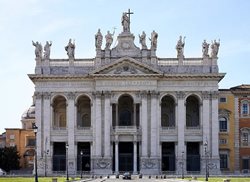کلیسای باسیلیکای سنت جان لاتران یکی از مکانهای گردشگری رم است