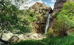 آبشار آبسر یکی از دیدنی ترین جاذبه های طبیعی کرمان است