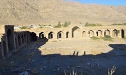 کاروانسرای شاه عباسی سیوند یکی از بناهای تاریخی فارس به شمار می رود