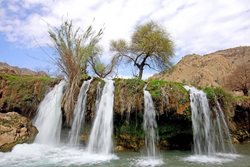 آبشارهای آرپناه لالی یکی از زیباترین جاذبه های طبیعی خوزستان است