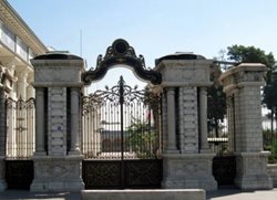 ساختمان مجلس ملی ایران از بناهای تاریخی پایتخت به شمار می رود