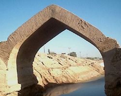 پل حاج خدایی یکی از پلهای تاریخی شوشتر است