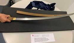کشف یک شمشیر تاریخی سامورایی در داخل یک اتومبیل
