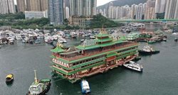 رستوران شناور هنگ کنگ در دریای جنوبی چین واژگون شد