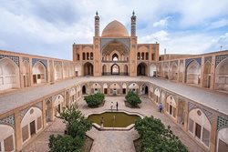 مسجد و مدرسه آقا بزرگ کاشان؛ بنایی دیدنی در استان اصفهان