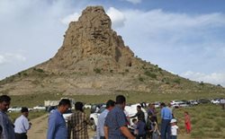 قلعه خال کوه یکی از جاذبه های تاریخی استان کرمان به شمار می رود
