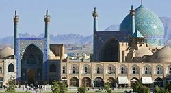 کاشی های معیوب از روی گنبد مسجد امام اصفهان برداشته می شوند