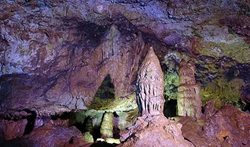 غار کاوات یکی از جاذبه های طبیعی استان کرمانشاه است