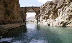 پل بهشت آباد یکی از پل های دیدنی چهارمحال و بختیاری است
