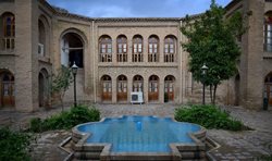 خانه آخوند ابو یکی از زیباترین خانه های تاریخی لرستان است