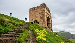 تعمیر و مرمت قلعه تاریخی ضحاک هشترود
