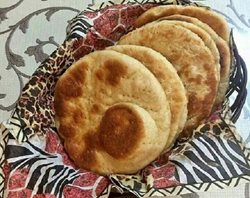 خوالین و نان پپگ از جمله میراث ناملموس ایلام بوده که اکنون موضوع ثبت جهانی آنها مطرح است