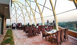 رستوران ایوان برج میلاد یکی از بهترین رستوران های تهران به شمار می رود
