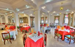 رستوران هتل لاله یزد یکی از معروف ترین رستوران های یزد است