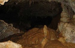 غار دوکچی یکی از جاذبه های دیدنی آذربایجان غربی به شمار می رود