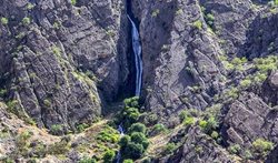 آبشار دره عشق یکی از جاذبه های طبیعی چهارمحال و بختیاری به شمار می رود