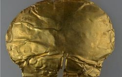 باستان شناسان با کاوش در مقبره های سلطنتی چین یک نقاب نادر را کشف کردند