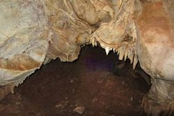 غار پوستین دوز یکی از جاذبه های طبیعی خراسان شمالی است