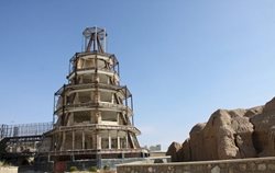 جمع آوری سازه ساخته شده در حریم دژ تاریخی چرمنه سمنان
