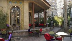 کافه چای بار یکی از معروف ترین کافه های تهران به شمار می رود