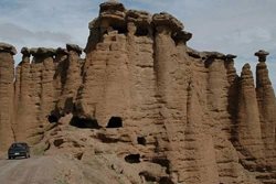 قلعه پیروز گت یکی از جاهای دیدنی سیستان و بلوچستان است