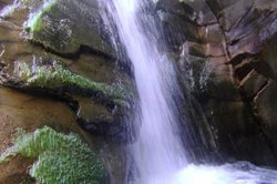 آبشار سه کنج یکی از جاذبه های گردشگری استان کرمان است