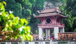معبد ادبیات یکی از جاذبه های گردشگری ویتنام به شمار می رود