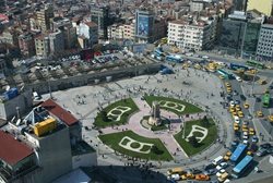 میدان تکسیم یکی از معروف ترین جاهای دیدنی استانبول است