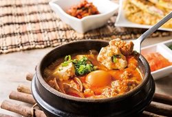 سوندوبو جیگائه یکی از برترین غذاهای کره جنوبی است