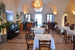 رستوران سلن یکی از مشهورترین رستوران های سانتورینی به شمار می رود