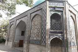 کاشی های نمای بیرونی بنای تاریخی گنبد سبز مشهد مرمت و بازسازی شد
