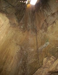 غار صادق علی یکی از جاذبه های طبیعی استان مرکزی به شمار می رود